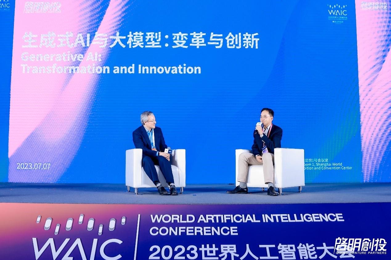 大模型不仅是技术基础设施，更是触达用户的产品-开放智能